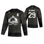 Camiseta Hockey Colorado Avalanche Nathan Mackinnon 2019 Veterans Day Camuflaje